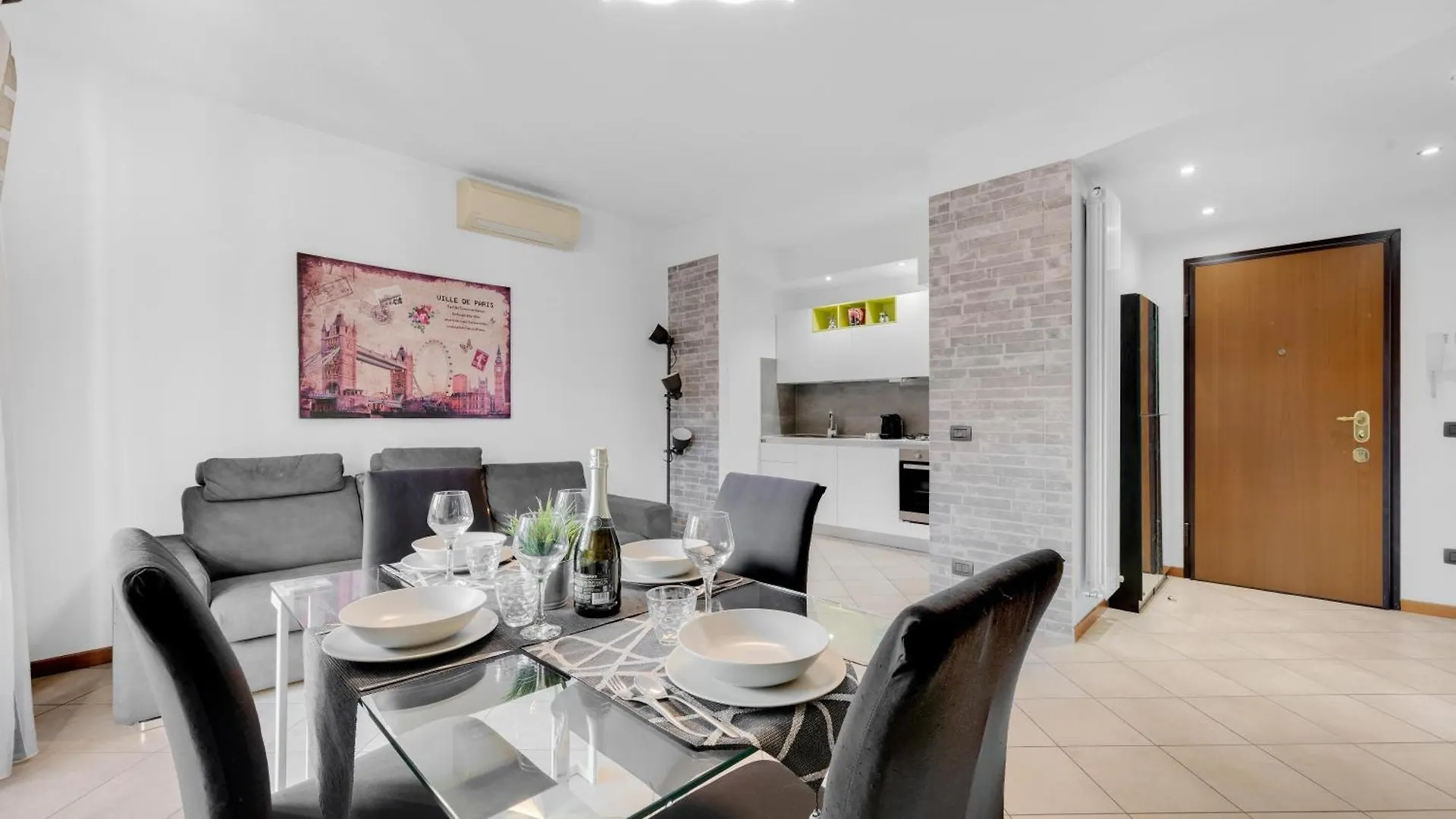 Apartment Pran27 -Crescenzago - Central - Large - Bright - Milan