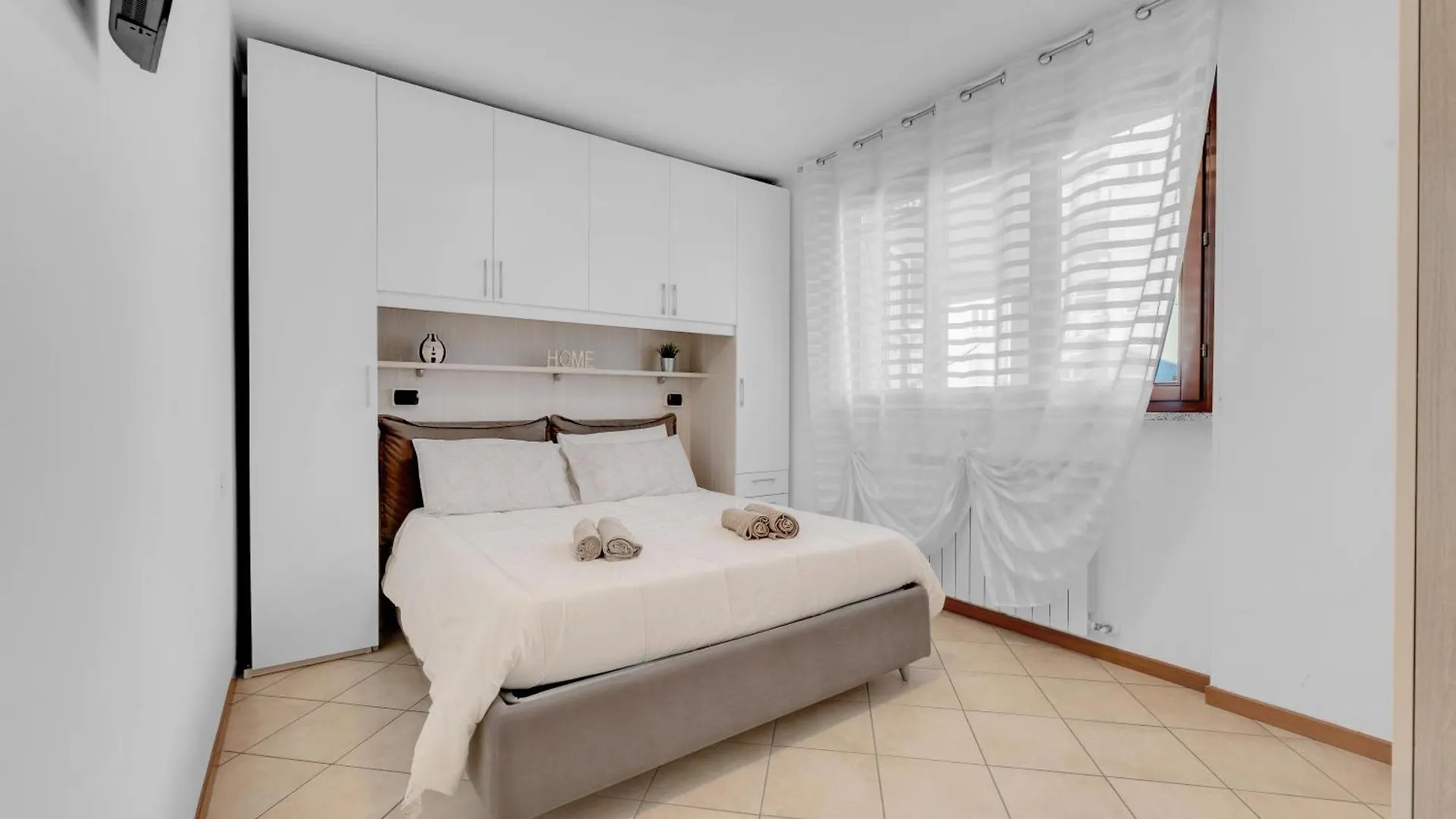 Apartment Pran27 -Crescenzago - Central - Large - Bright - Milan Italy