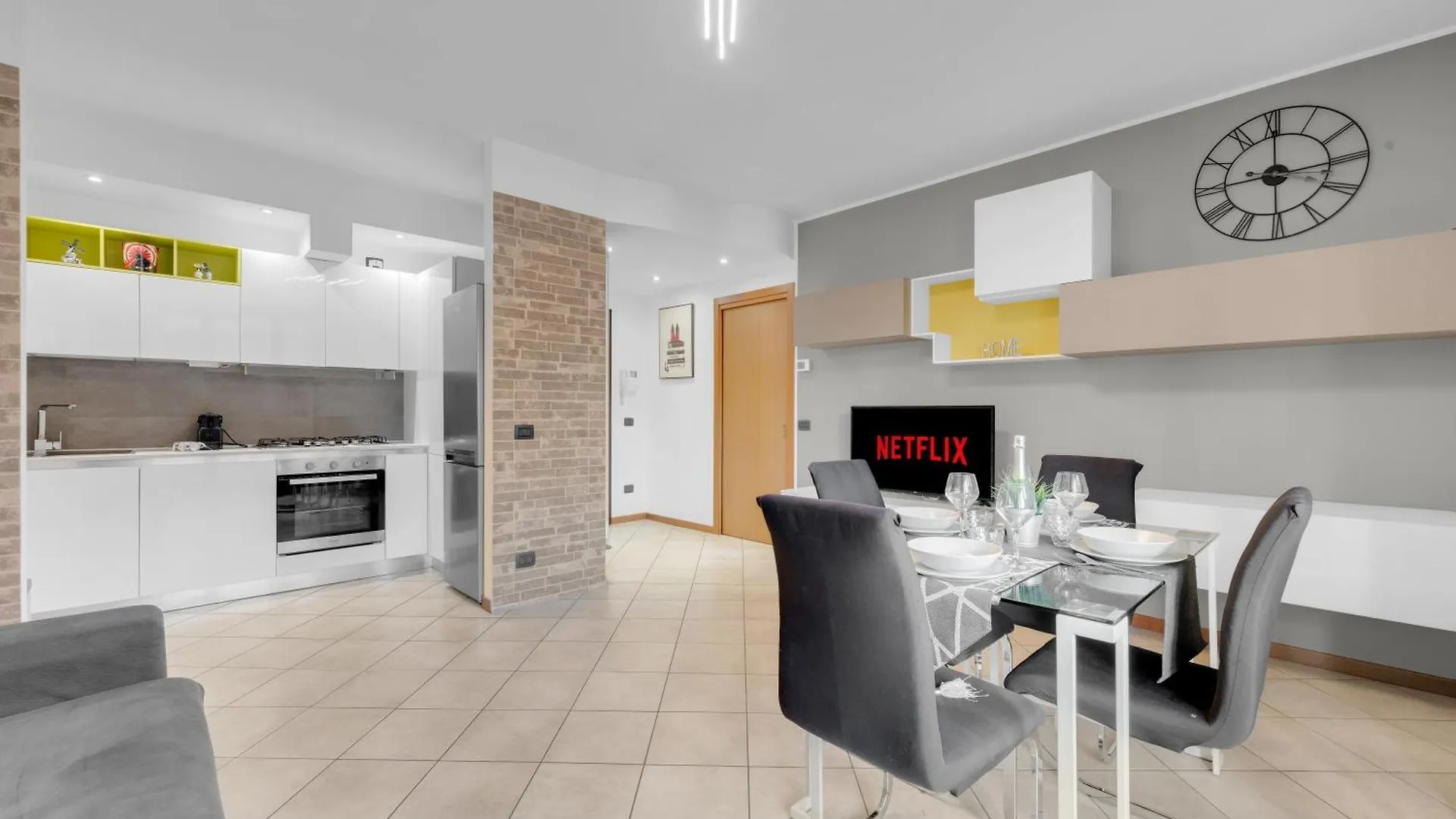 Pran27 -Crescenzago - Central - Large - Bright - Milan Apartment